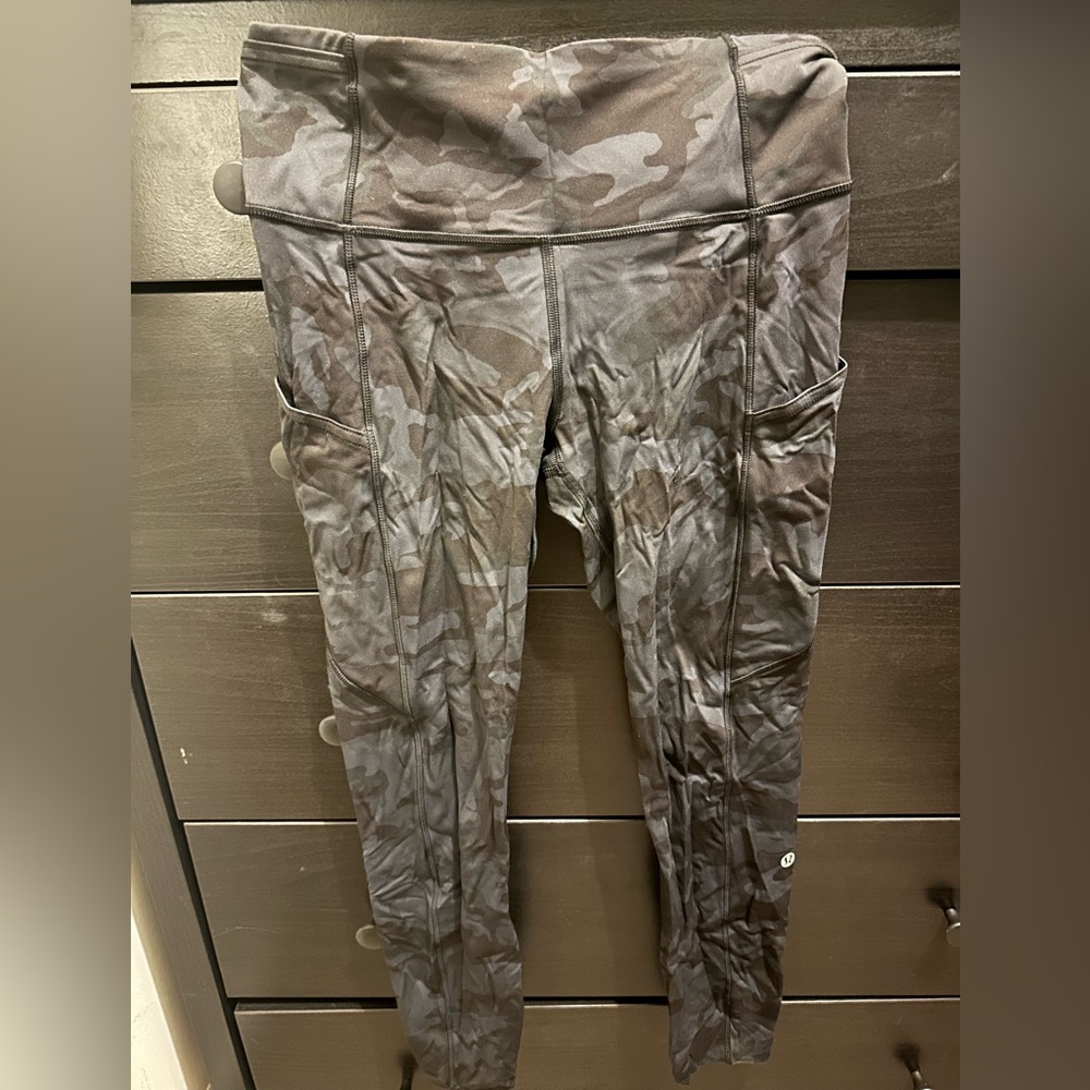 Lulu lemon blue camouflage leggings size 6